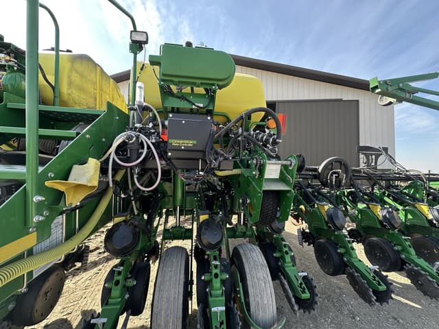 Image of John Deere 1775 equipment image 3