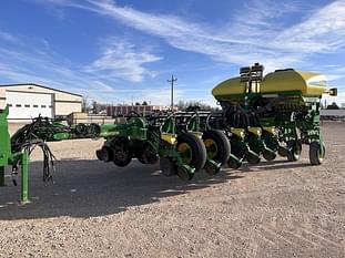 2015 John Deere 1775 Equipment Image0