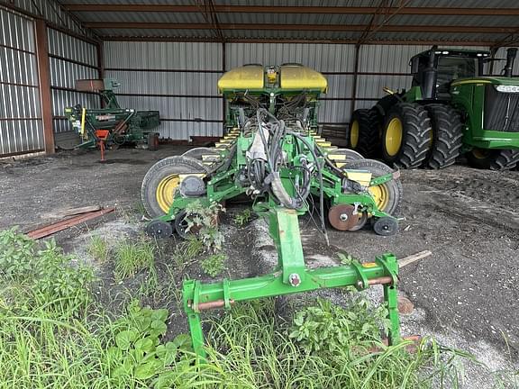 Image of John Deere 1775 equipment image 2