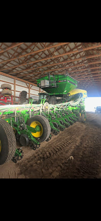 2015 John Deere 1775 Equipment Image0