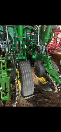 Image of John Deere 1775 equipment image 4