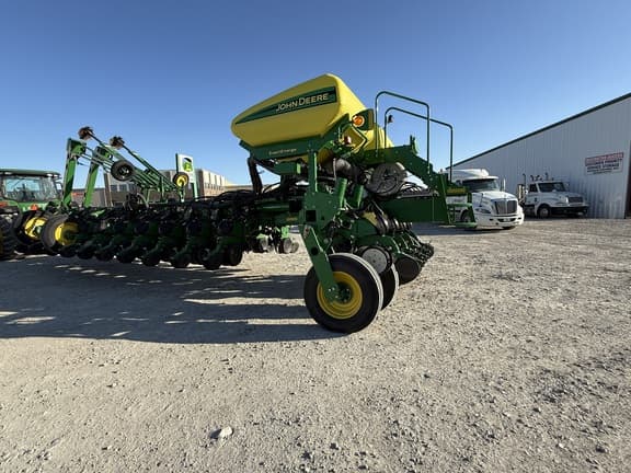 Image of John Deere 1775 equipment image 2