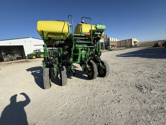 Image of John Deere 1775 equipment image 3