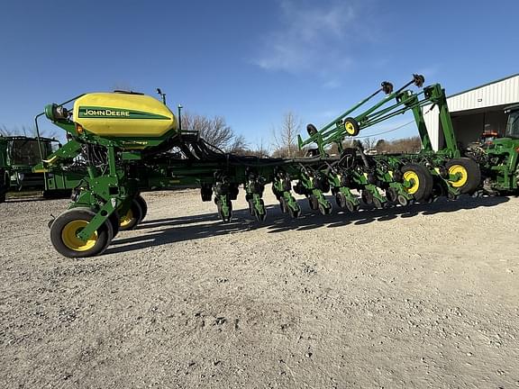 Image of John Deere 1775 equipment image 1