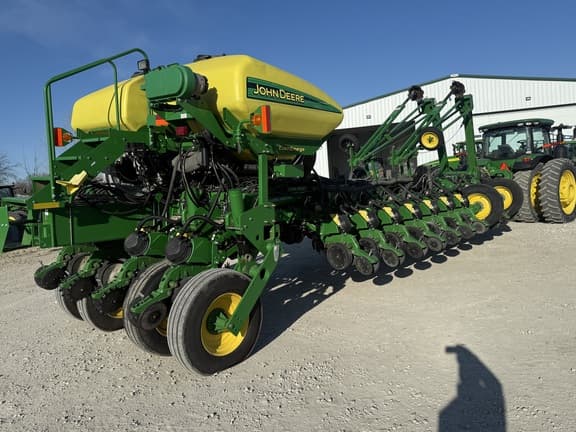 Image of John Deere 1775 equipment image 1
