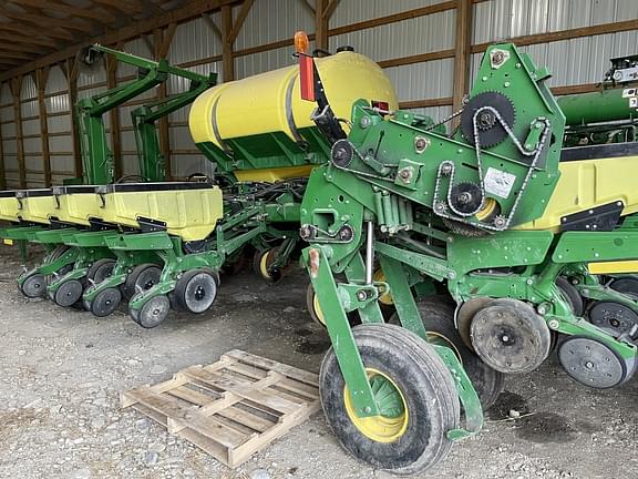 Image of John Deere 1775 equipment image 1