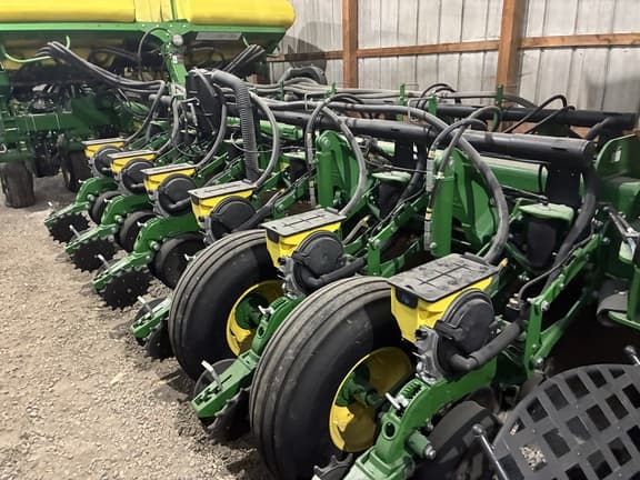 Image of John Deere 1775 equipment image 2