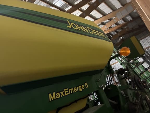 Image of John Deere 1775 equipment image 3