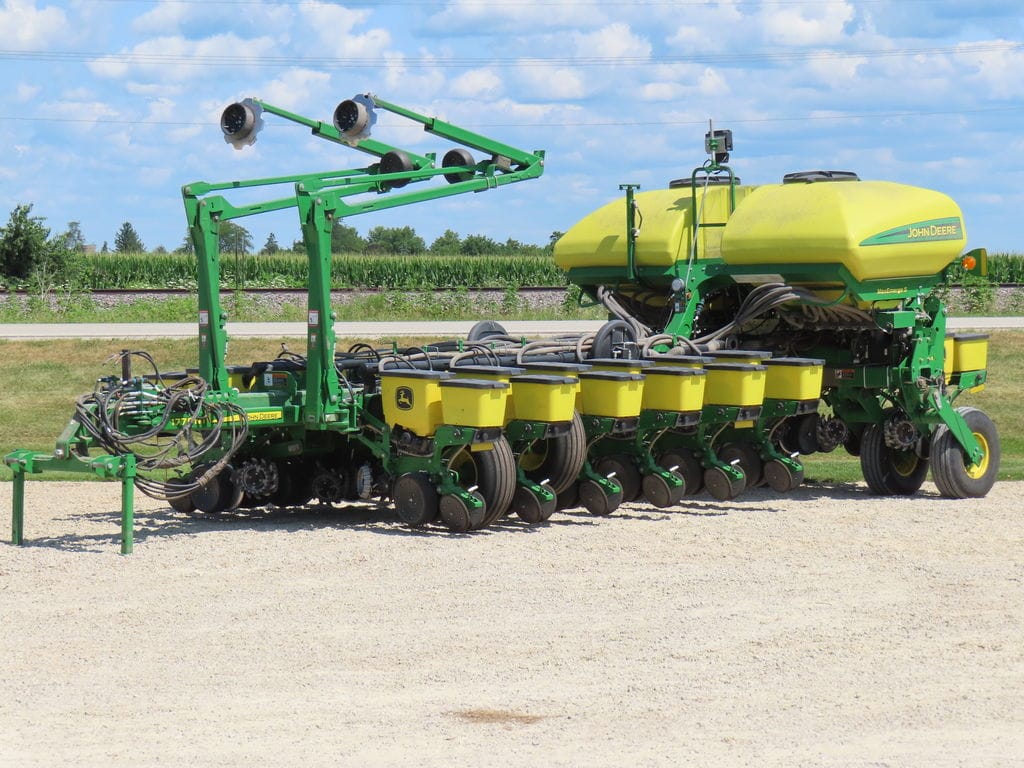 2015 John Deere 1775 Equipment Image0