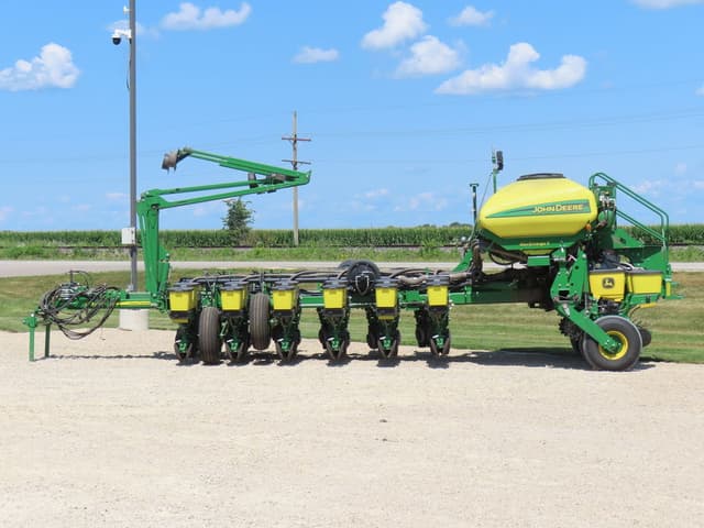 Image of John Deere 1775 equipment image 1