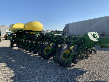 Main image John Deere 1775