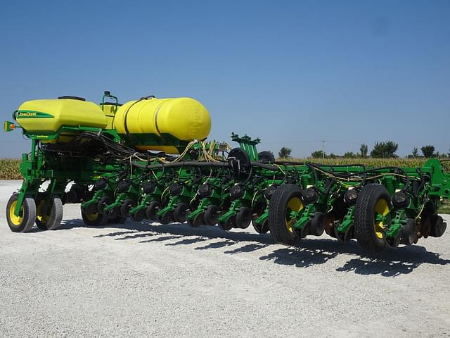 Image of John Deere 1775 equipment image 1