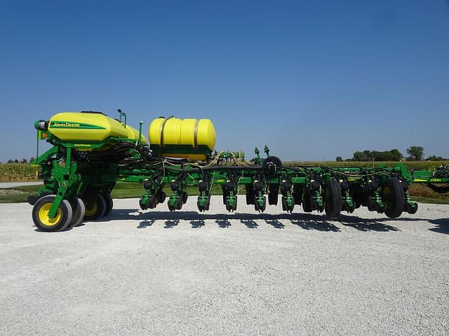 Image of John Deere 1775 equipment image 3