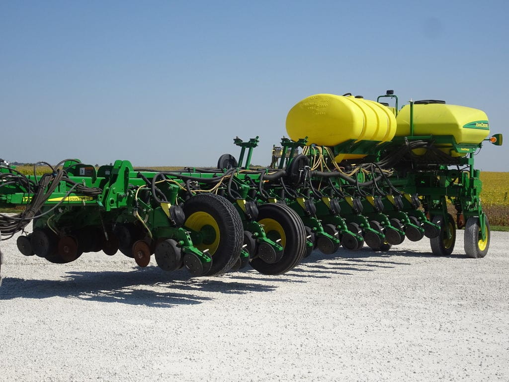 Main image John Deere 1775