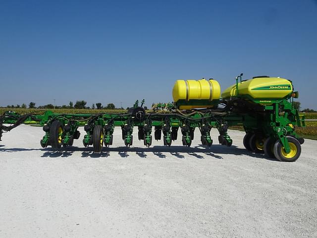 Image of John Deere 1775 equipment image 2