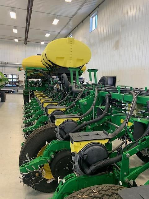 Image of John Deere 1775 equipment image 1