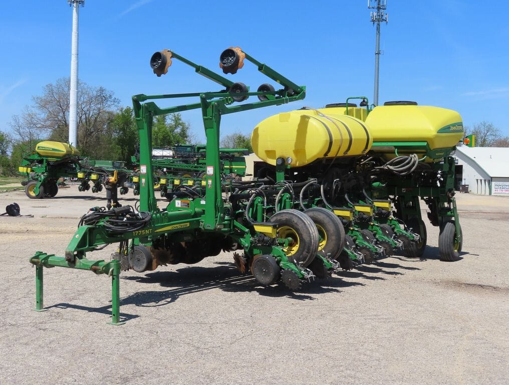 2015 John Deere 1775 Equipment Image0