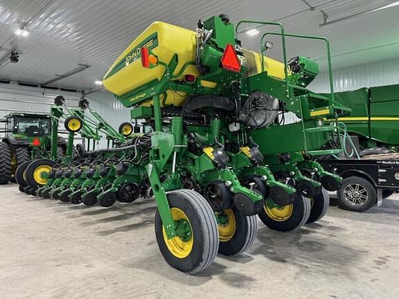 Image of John Deere 1775 equipment image 2