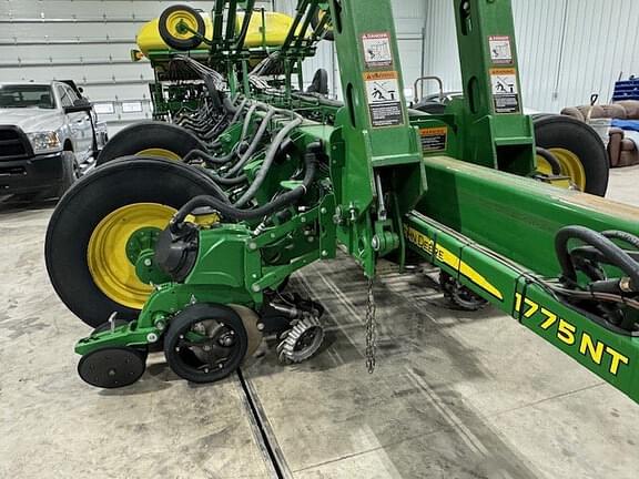 Image of John Deere 1775 equipment image 3