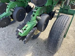 Main image John Deere 1775 12