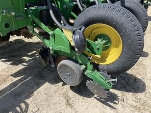 Main image John Deere 1775 1