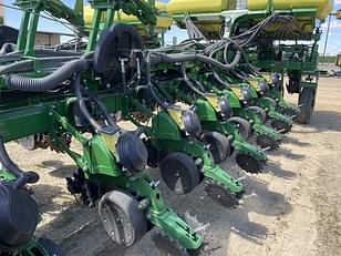 Main image John Deere 1775 9