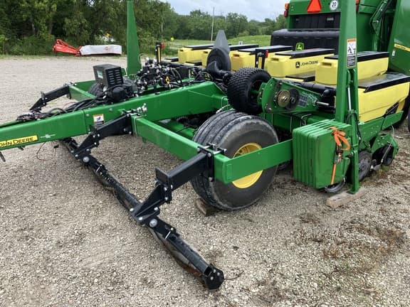 Image of John Deere 1785 equipment image 3