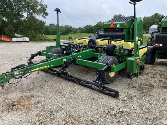 2015 John Deere 1785 Equipment Image0
