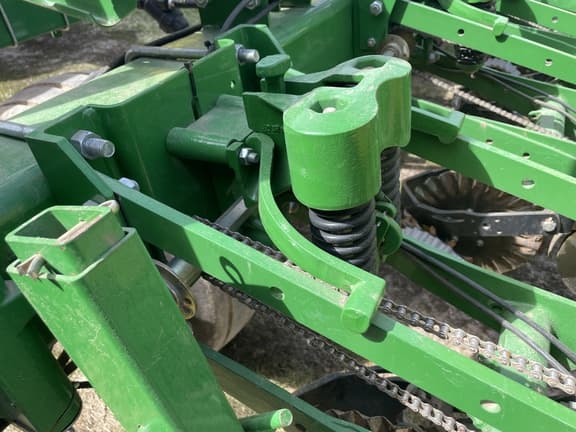 Image of John Deere 1785 equipment image 1