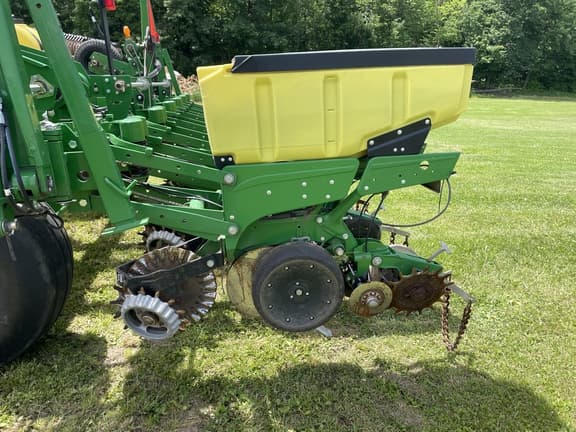 Image of John Deere 1785 equipment image 3