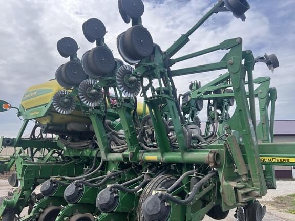 Image of John Deere 1795 equipment image 4