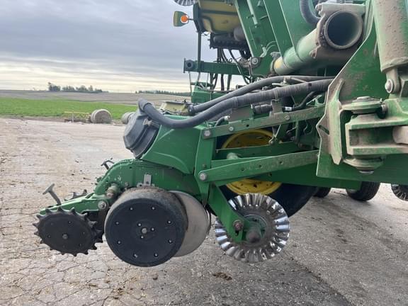 Image of John Deere 1795 equipment image 2