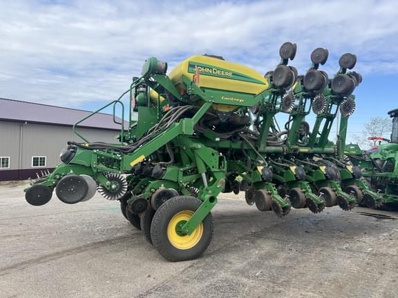 Image of John Deere 1795 equipment image 3
