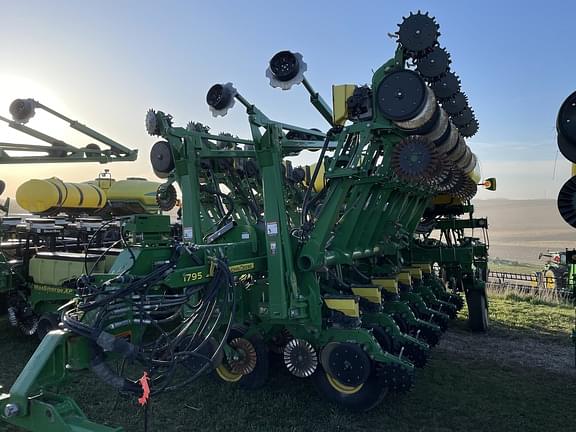 Image of John Deere 1795 equipment image 2