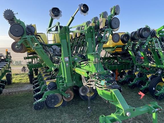 Image of John Deere 1795 equipment image 1