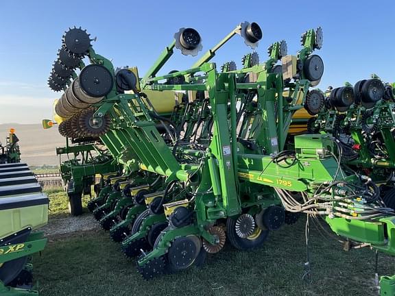 2015 John Deere 1795 Equipment Image0