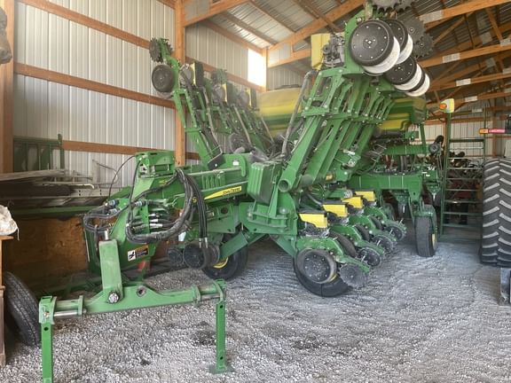 2015 John Deere 1795 Equipment Image0