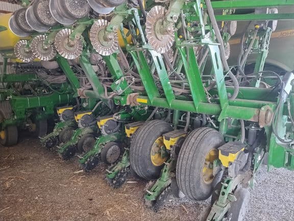 Image of John Deere 1795 equipment image 1