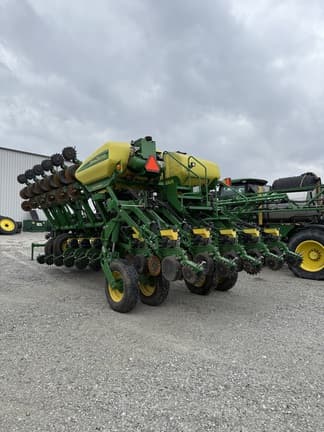 Image of John Deere 1795 equipment image 4