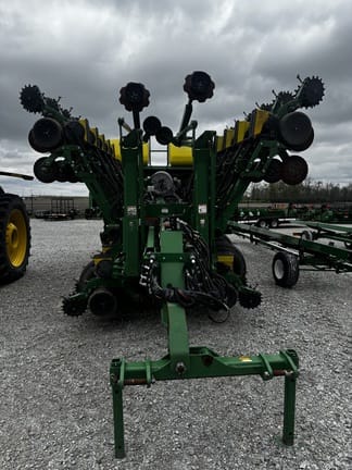2015 John Deere 1795 Equipment Image0