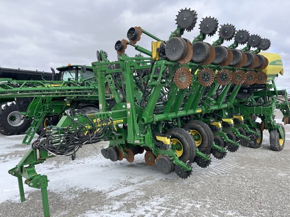 2015 John Deere 1795 Equipment Image0
