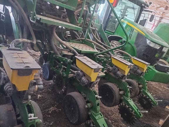 Image of John Deere 1795 equipment image 3