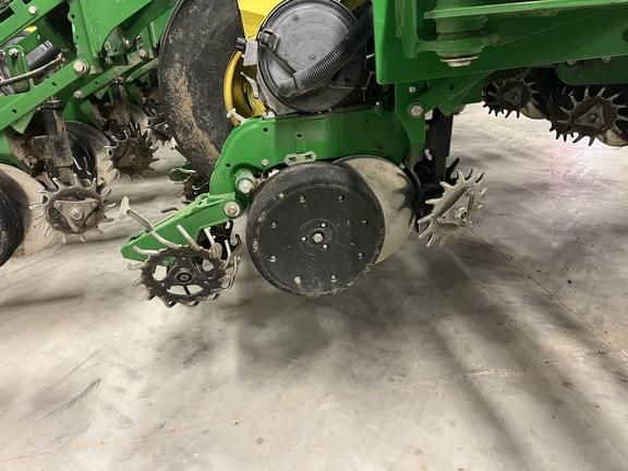 Image of John Deere 1795 equipment image 3
