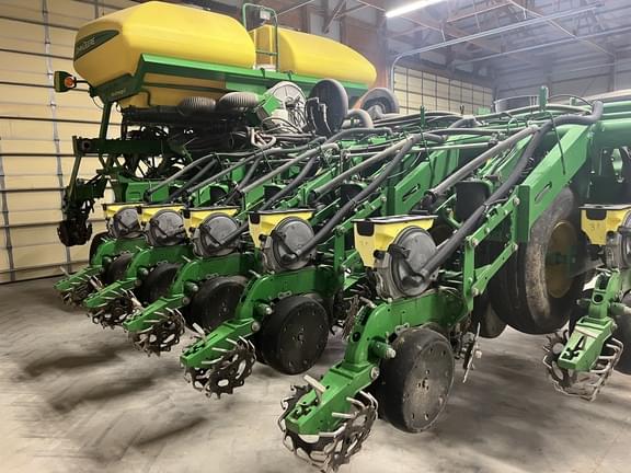 Image of John Deere 1795 equipment image 4