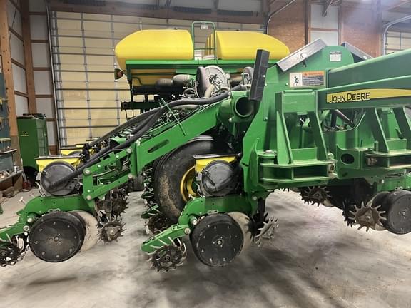Image of John Deere 1795 equipment image 2