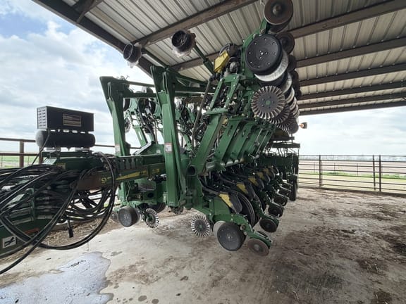 2015 John Deere 1795 Equipment Image0