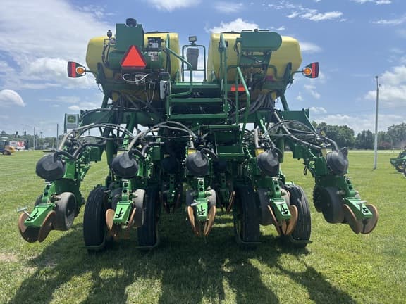 Image of John Deere 1795 equipment image 3