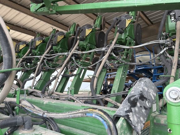 Image of John Deere 1795 equipment image 2