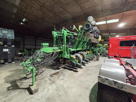 2015 John Deere 1795 Equipment Image0