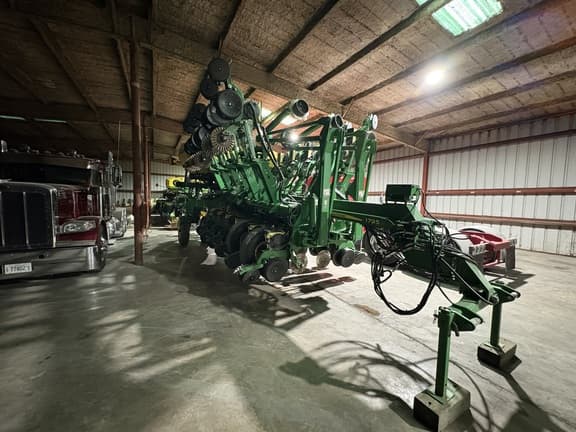 Image of John Deere 1795 equipment image 3